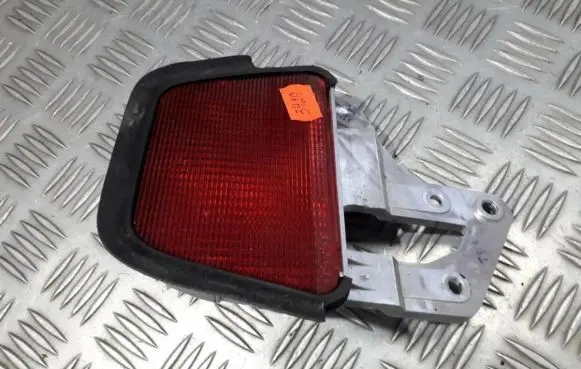 Third/center stoplight