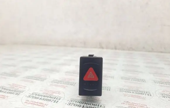 Volkswagen PASSAT B5 Hazard light switch 3B0953235E