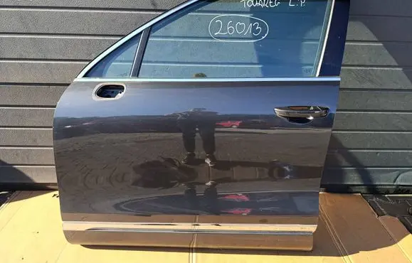 Volkswagen Touareg II Front door