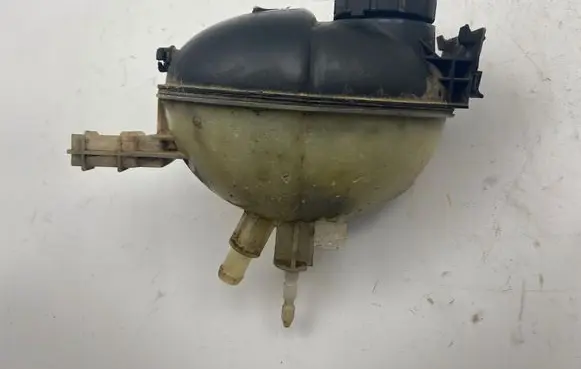 Mercedes-Benz E W212 Coolant expansion tank/reservoir A2045000549