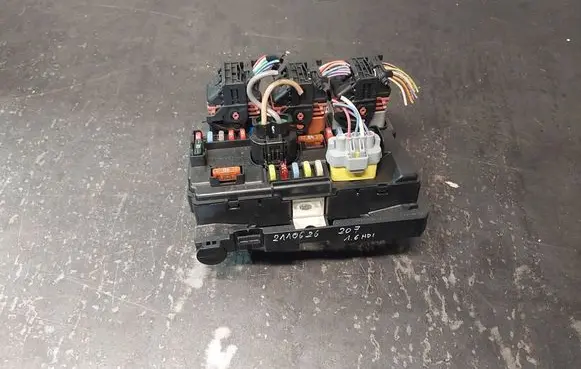 Peugeot 207 Comfort/convenience module 9664997880