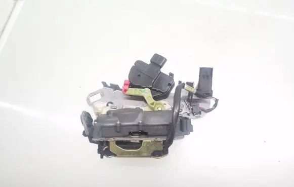 Chrysler Voyager Sliding door lock 