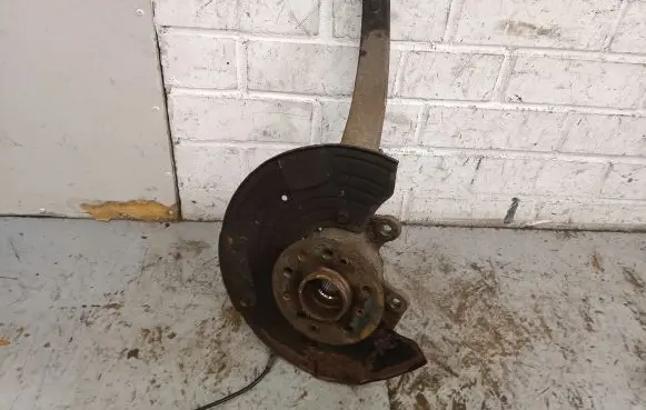 Front wheel hub