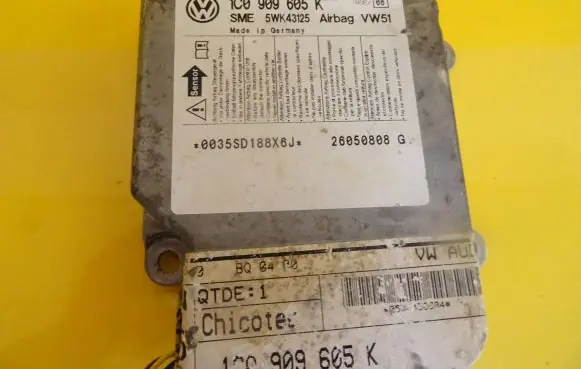 Volkswagen Polo IV 9N3 Airbag control unit/module 1C0909605K