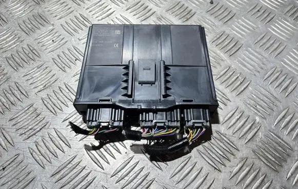 Honda HR-V Door central lock control unit/module 38320-T7W-E01