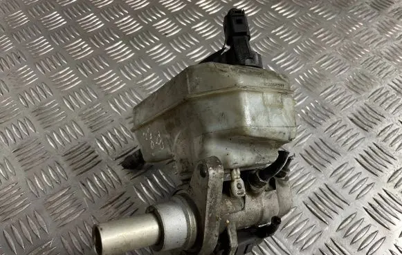 Master brake cylinder