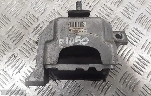 Mini Cooper Countryman R60 Engine mount bracket 677864501