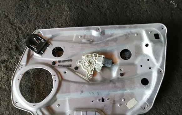 Mercedes-Benz C W204 Front door window regulator with motor A2048200242 981693105