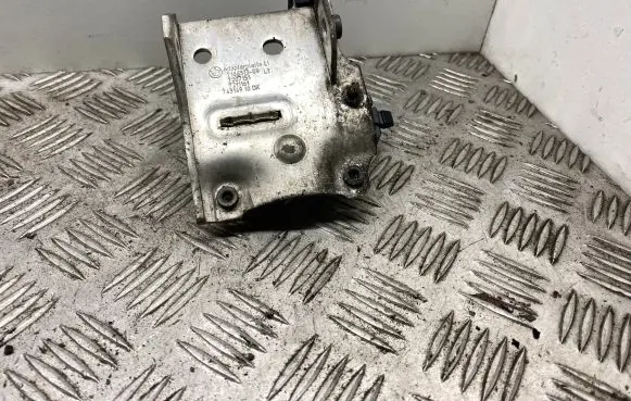 BMW 5 F10 F11 Radiator mount bracket 7186513