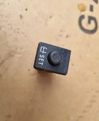 Toyota Auris E180 TPMS reset button 15D084