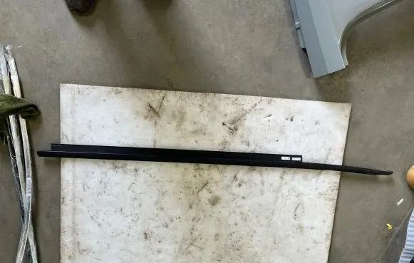 Audi A5 8T 8F Front door glass trim molding 8T0863283E 8T0863283