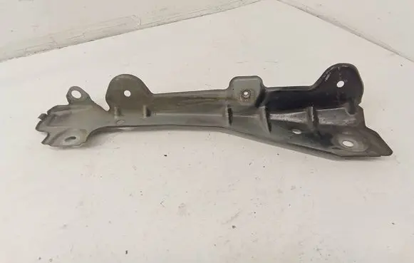 Mercedes-Benz GL X164 Fender mounting bracket