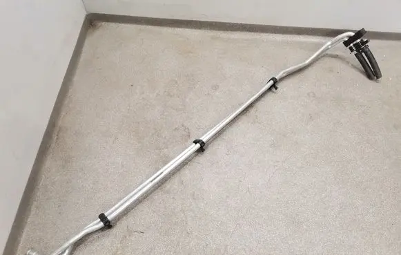 Engine coolant pipe/hose
