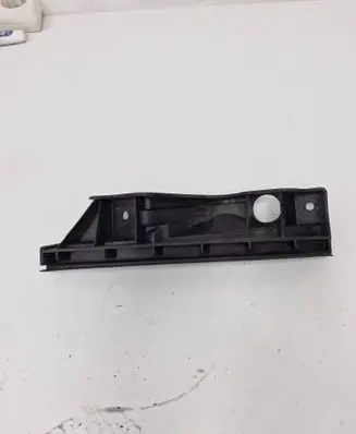 Front bumper mounting bracket