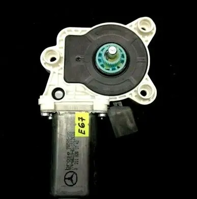 Mercedes-Benz CLC CL203 Front door window regulator motor A2118201742