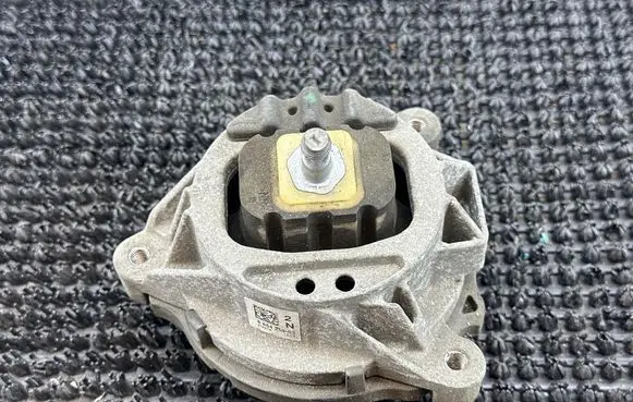 BMW 1 F20 F21 Engine mount bracket 6854252