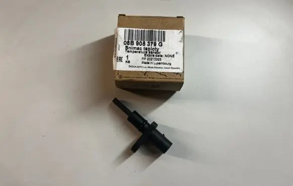 Volkswagen Golf VIII Intake air temperature sensor 06B905379G