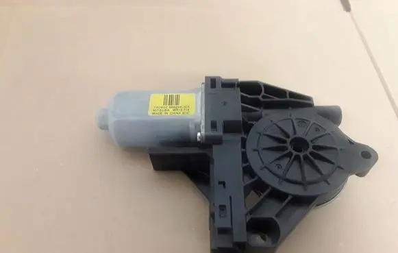 Volvo V40 Front door window regulator motor WR12718