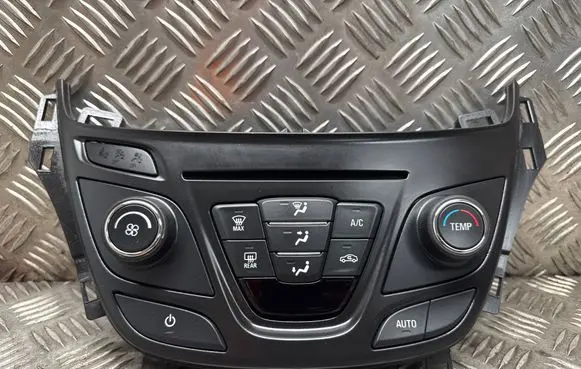 Opel Insignia A Climate control unit 26202384 7370200000000X