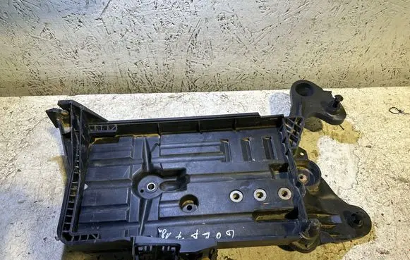 Volkswagen Golf VII Battery tray 5Q0915331K