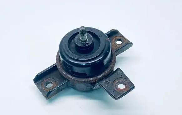 Hyundai Santa Fe Engine mount bracket 218122B500
