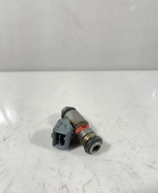Volkswagen Golf IV Fuel injector 036031C