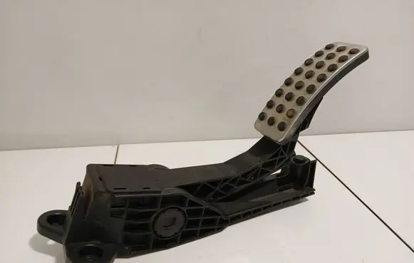 Mercedes-Benz R W251 Accelerator throttle pedal A1643000104 ZGS005 0326