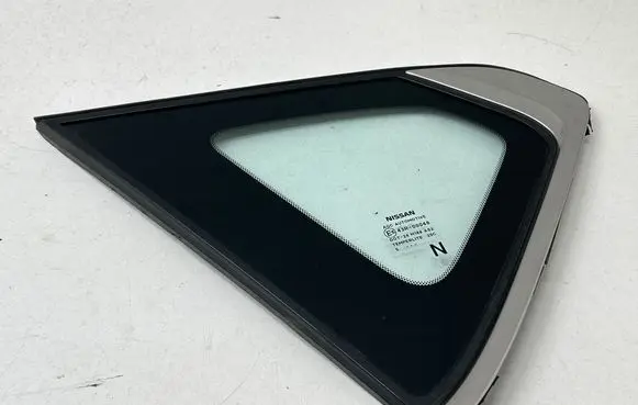 Nissan Pulsar Rear side window 43R00048 DOT24M188AS2