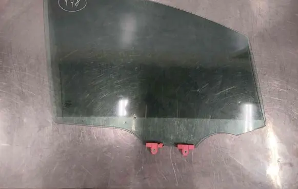 Toyota Sienna XL40 IV Front door window glass four-door DOT904