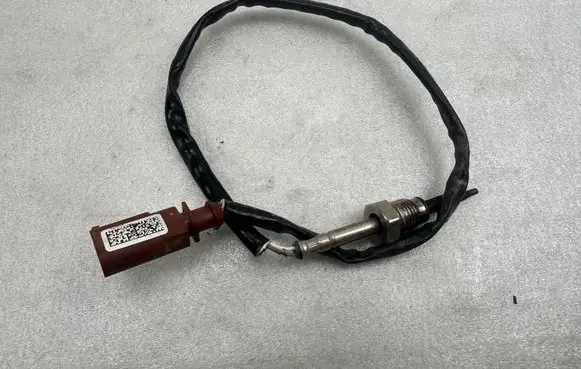 Audi A5 Oil temperature sensor 8W0906088B 8W0906088