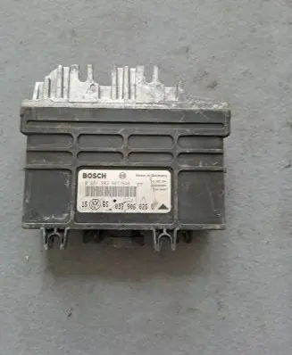 Volkswagen Golf III Engine control unit/module 0261203647 032906026G