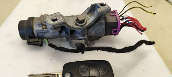 Audi A4 S4 B6 8E 8H Ignition lock 4B0905851G