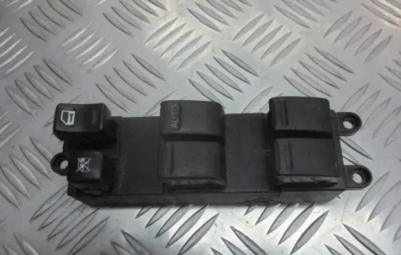 Nissan Almera Tino Electric window control switch