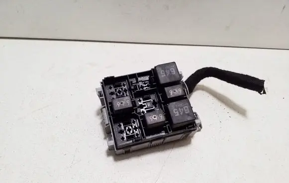 Porsche Cayenne (92A) Relay mounting block 7P0937211A