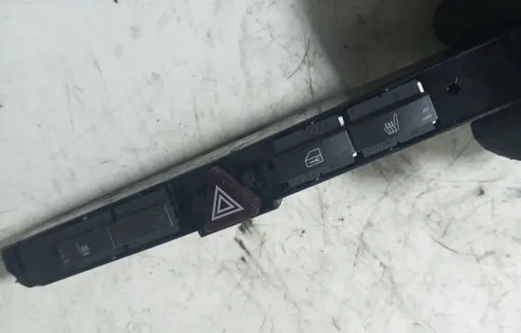 Opel Zafira B Hazard light switch 13100109 03758035 0320
