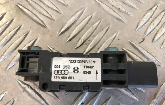 Audi A4 S4 B6 8E 8H Airbag deployment crash/impact sensor 8E0959651 110401 023130PUV2CN