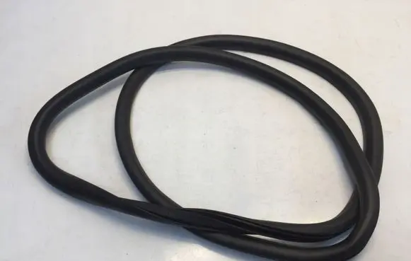 Rear door rubber seal (on body)