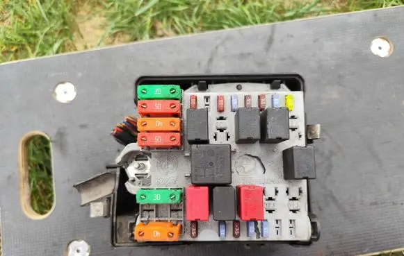 Alfa Romeo 147 Fuse box set 51742419 A223 180061