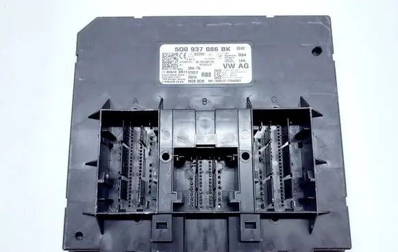 Volkswagen PASSAT B8 Central body control module 5Q0937086BK
