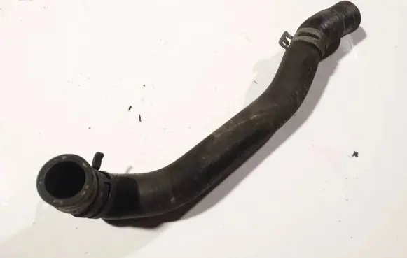 Mercedes-Benz C AMG W204 Engine coolant pipe/hose