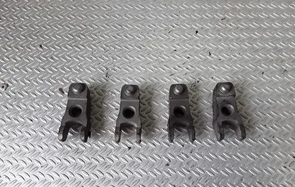 Volkswagen PASSAT B5 Fuel Injector clamp holder