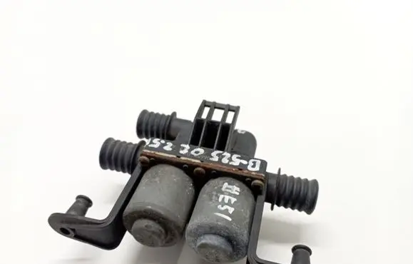 BMW 5 E39 Coolant heater control valve 6411690665203 A1147412159
