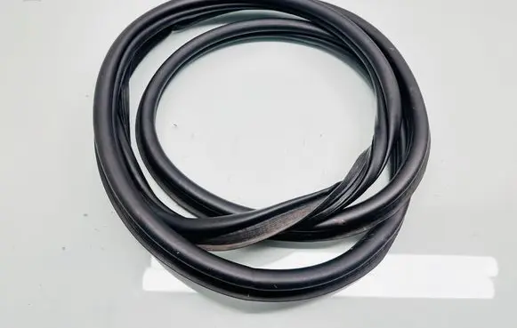 Citroen C5 Aircross Trunk rubber seal (body) 