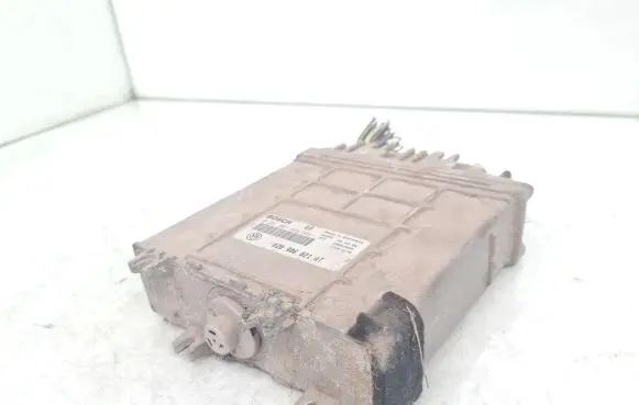 Volkswagen PASSAT B4 Engine control unit/module 0281001368 028906021AT