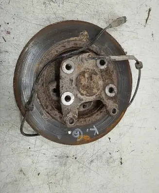Rear wheel hub