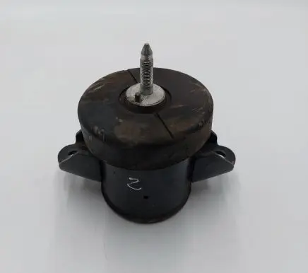 Nissan Leaf II (ZE1) Engine mount bracket