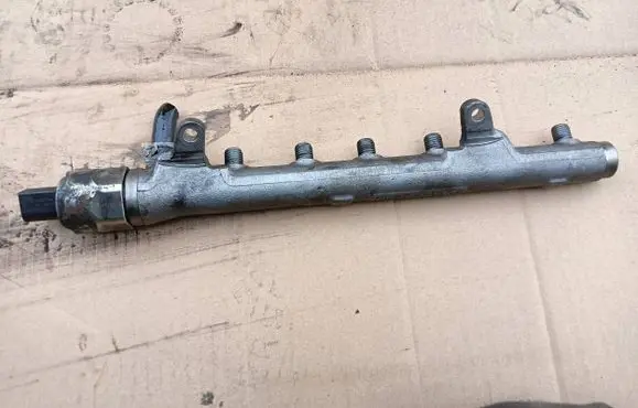 Volkswagen PASSAT B7 Fuel main line pipe 03L130764B 102581191