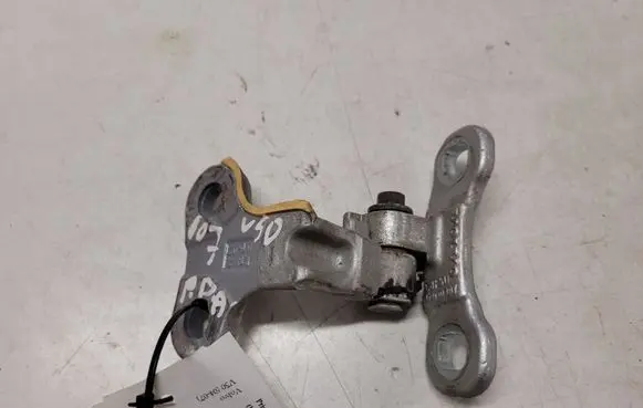 Volvo V50 Front door lower hinge 