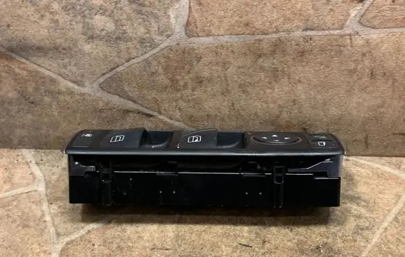 Mercedes-Benz C W204 Electric window control switch A2049055402