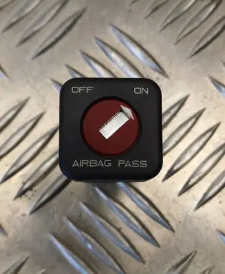 Passenger airbag on/off switch